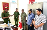 Cơ quan Cảnh sát điều tra Công an tỉnh Đồng Nai tống đạt quyết định khởi tố bị can đối với Nguyễn Đức Khuê và Lê Ngọc Muôn. 