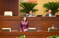 Thống đốc Ngân hàng Nhà nước Việt Nam Nguyễn Thị Hồng phát biểu giải trình, làm rõ một số vấn đề đại biểu Quốc hội nêu. (Ảnh: DUY LINH)