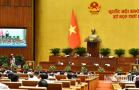 Bộ trưởng Văn hóa, Thể thao và Du lịch Nguyễn Văn Hùng trình bày tờ trình. (Ảnh: THỦY NGUYÊN)