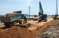 Công ty xây lắp 368 tập trung nhân lực, máy móc phấn đấu hoàn thành khối lượng đào đắp đường An Viên Mỹ Thành trước mùa mưa. 