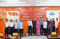 Lãnh đạo tỉnh Kiên Giang cùng cán bộ lãnh đạo, hưu trí, các chức sắc, người có uy tín là đồng bào Khmer dự họp mặt Chôl Chnăm Thmây năm 2023.