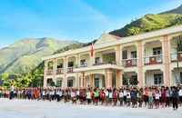 Thầy trò Trường tiểu học xã Nậm Manh, huyện Nậm Nhùn đón năm học mới.