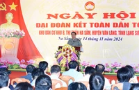 Thủ tướng Phạm Minh Chính phát biểu chúc mừng, động viên nhân dân các dân tộc thị trấn Na Sầm (Lạng Sơn).