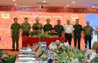 Đại tướng Tô Lâm và Đại tướng Phan Văn Giang chứng kiến Lễ ký kết kế hoạch phối hợp triển khai Đề án 06 của Chính phủ giữa hai bộ.