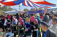Lễ hội Gầu Tào thu hút người dân các dân tộc ở huyện Phong Thổ và các địa phương lân cận.