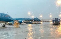 Cục Hàng không Việt Nam yêu cầu dừng tiếp nhận máy bay tại 3 sân bay Nội Bài, Vân Đồn và Cát Bi trong một số khung giờ ngày 18/7.