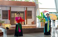 Các nghệ sĩ biểu diễn hát chèo tại Tuần lễ văn hóa "Hương sắc Hà Nội".