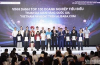 Vinh danh Top 100 doanh nghiệp tiêu biểu tham gia Gian hàng quốc gia.