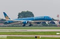 Vietnam Airlines đạt doanh thu hợp nhất hơn 53.126 tỷ đồng, tăng 20% so cùng kỳ năm 2023. Lợi nhuận hợp nhất trước thuế hơn 5.674 tỷ đồng; trong đó, lợi nhuận thuần từ hoạt động kinh doanh gần 1.143 tỷ đồng và lợi nhuận khác hơn 4.531 tỷ đồng.