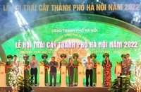 Các đại biểu cắt băng khai mạc Lễ hội trái cây thành phố Hà Nội năm 2022.