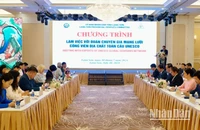 Các đại biểu dự, làm việc với đoàn chuyên gia UNESCO về thẩm định thực địa hồ sơ đề nghị công nhận Công viên địa chất Lạng Sơn là Công viên địa chất toàn cầu UNESCO.