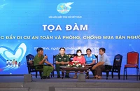 Các đại biểu tham gia tọa đàm tại chương trình.