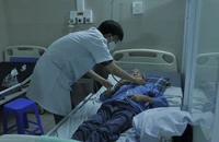 Bệnh nhân Covid-19 đang điều trị tại Bệnh viện Thanh Nhàn. 