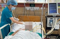 Trường hợp ngộ độc ma túy nặng nề nằm điều trị tại Bệnh viện Bạch Mai. 