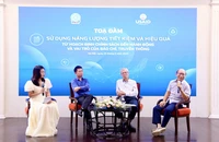 Các diễn giả chia sẻ thông tin tại tọa đàm.