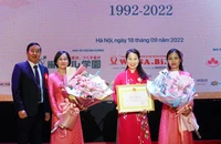 Khoa Ngôn ngữ và Văn hóa Nhật Bản đón nhận Bằng khen của Giám đốc Đại học Quốc gia Hà Nội. 