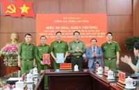 Đại diện lãnh đạo tỉnh Lai Châu biểu dương, khen thưởng lực lượng phá chuyên án.