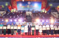 Ủy ban nhân dân tỉnh Quảng Ninh tặng Bằng khen cho các tập thể và cá nhân có thành tích xuất sắc trong công tác tổ chức và thi đấu.