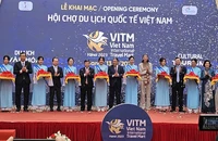 Các đại biểu cắt băng khai mạc Hội chợ Du lịch quốc tế - VITM Hà Nội 2023. (Ảnh: Ban tổ chức) 