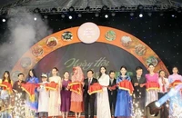 Đại diện bộ, ngành và Ban Tổ chức thực hiện nghi thức khai mạc Ngày hội Văn hóa, Ẩm thực Đông Nam Á - Việt Nam lần thứ nhất, năm 2023. (Ảnh: TTXVN)