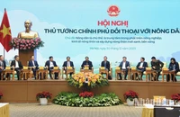 Thủ tướng Phạm Minh Chính và lãnh đạo các bộ, ban ngành đối thoại với nông dân.