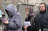 Người dân Moskva dầm mưa rét hiến máu cứu các nạn nhân vụ khủng bố