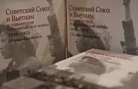 Bìa cuốn sách “Liên Xô và Việt Nam trong những năm Chiến tranh Đông Dương lần thứ hai 1959-1975: Tuyển tập các văn kiện”. (Ảnh: XUÂN HƯNG)