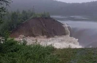 Vỡ đập tại Nga. (Nguồn: The Moscow Times/TTXVN)