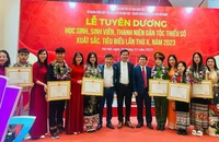 Nhiều học sinh của các Trường Phổ thông Dân tộc Nội trú THPT Nghệ An được Ủy ban Dân tộc chủ trì tặng thưởng vì thành tích học tập xuất sắc, tiêu biểu. Ảnh nhà trường cung cấp