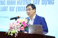 Tiến sĩ Lê Trường Sơn, Hiệu trưởng Trường đại học Luật Thành phố Hồ Chí Minh phát biểu tại hội thảo.