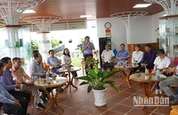 Chủ tịch Ủy ban nhân dân tỉnh Đồng Tháp Phạm Thiện Nghĩa phát biểu tại buổi “Cà-phê doanh nghiệp”.