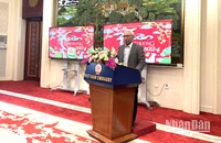 Đại sứ Phạm Sao Mai phát biểu tại chương trình.
