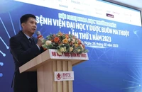 Bác sĩ chuyên khoa II Võ Minh Thành, Giám đốc Bệnh viện Đại học Y Dược Buôn Ma Thuột phát biểu tại sự kiện.