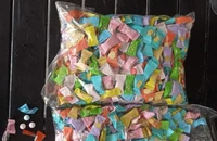 Loại kẹo không rõ nguồn gốc mà các học sinh Trường trung học cơ sở Hành Tín Tây, huyện Nghĩa Hành đã mua ăn và bị ngộ độc. 