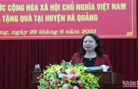 Đồng chí Võ Thị Ánh Xuân phát biểu ý kiến tại buổi làm việc với Ban Thường vụ Huyện ủy Hà Quảng, tỉnh Cao Bằng.