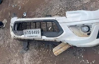 Mảnh vỡ của chiếc ô-tô bị rơi lại khi thủ phạm trốn khỏi hiện trường vụ án.