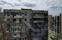 Một tòa chung cư tại Irpin, ngoại ô Kiev, Ukraine, ngày 19/4/2023. (Ảnh: Reuters)