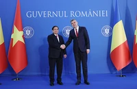 Sau lễ đón trang trọng, Thủ tướng Chính phủ Phạm Minh Chính đã gặp hẹp và hội đàm với Thủ tướng Romania Ion-Marcel Ciolacu.