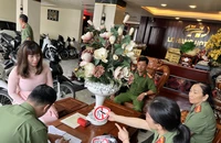 Các lực lượng chức năng kiểm tra, giám sát việc thực thi Luật PCTH của thuốc lá và xây dựng môi trường không khói thuốc lá tại một số nhà hàng, khách sạn địa bàn thành phố Long Xuyên tỉnh An Giang. 
