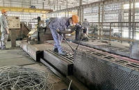 Sản xuất thép cuộn tại Công ty cổ phần Gang thép Thái Nguyên.