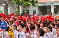 Học sinh lớp 1 Trường tiểu học Chu Văn An (Tây Hồ, Hà Nội) trong lễ khai giảng sáng 5/9. (Ảnh: DUY LONG)