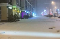 Lớp tuyết dày trên đường phố Moskva do "bão tuyết đen". Ảnh: RT