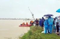 Bắc Giang khẩn trương di dời người dân vùng lũ đến nơi an toàn.