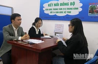 Phỏng vấn ứng viên tại phiên giao dịch việc làm tại Trung tâm Dịch vụ việc làm Hà Nội. (Ảnh: Ngân Anh)