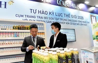 Các sản phẩm được sản xuất theo dây chuyền tuần hoàn của TH True milk luôn được người tiêu dùng quan tâm. (Ảnh: TRẦN HẢI)