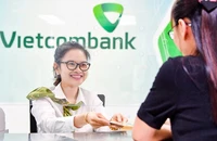 Giao dịch tại Ngân hàng TMCP Vietcombank. (Ảnh nhandan.vn)