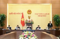 Chủ tịch Quốc hội Vương Đình Huệ chủ trì, Phó Chủ tịch Quốc hội Trần Quang Phương điều hành phiên họp.