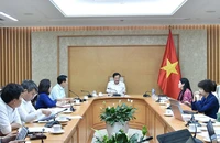 Phó Thủ tướng Chính phủ Lê Minh Khái họp với Ngân hàng Nhà nước và các bộ ngành về việc triển khai gói hỗ trợ lãi suất 2%. (Ảnh: VGP)