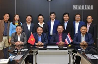 Đoàn công tác Hội Nhà báo Việt Nam chụp ảnh lưu niệm cùng đoàn Hội Nhà báo Thái Lan. (Ảnh: ĐINH TRƯỜNG)