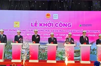 Các đại biểu khởi công dự án.